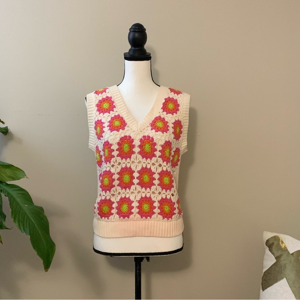 D O N A T E D 
Floral Crochet Knit Vest by Jodifl size medium EUC B59
